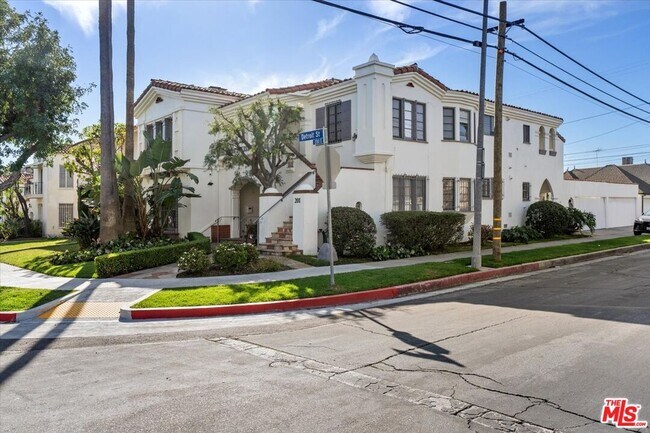203 S Detroit St in Los Angeles, CA - Building Photo - Building Photo