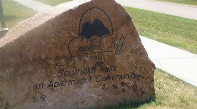 South Cliff Falls Apartments in Harrisburg, SD - Building Photo - Building Photo