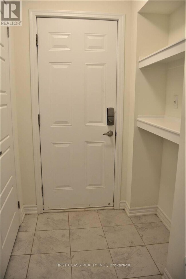 944 Balsam Ct in Milton, ON - Building Photo - Building Photo