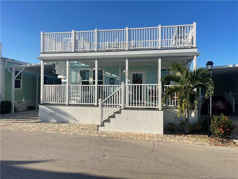 118 NE Bay Dr in Ocean Breeze, FL - Building Photo