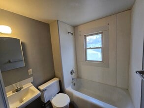253 Madison St in Waterloo, IA - Building Photo - Building Photo