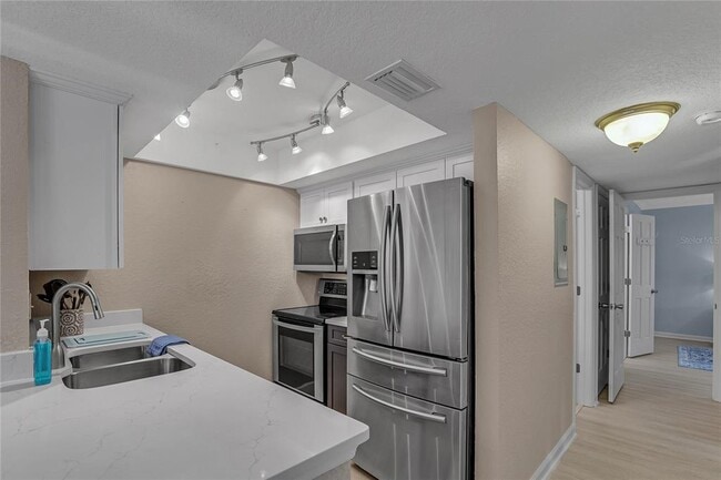 716 Lyndhurst St in Dunedin, FL - Building Photo - Building Photo