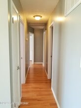 9211 N Pirogue Ct in Louisville, KY - Building Photo - Building Photo