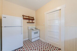 839 W Russell Pl in San Antonio, TX - Building Photo - Building Photo
