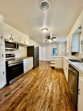 1102 Donna Kay Dr in Kerrville, TX - Building Photo - Building Photo