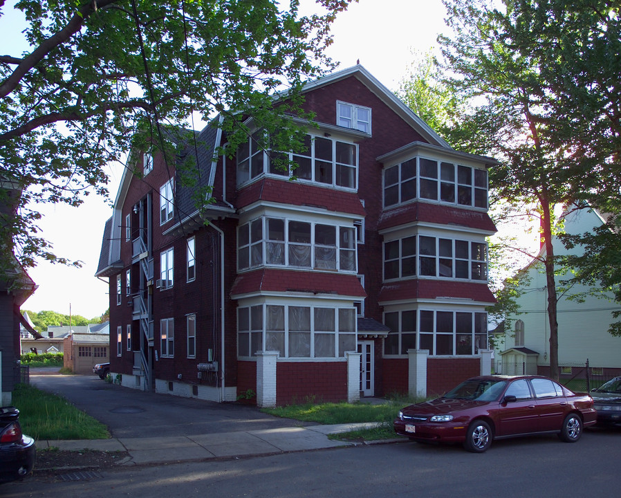 77 Elm St in Chicopee, MA - Foto de edificio