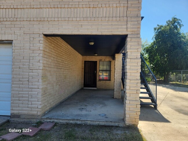 1420 Juarez Ave in Laredo, TX - Foto de edificio - Building Photo