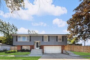 2635 W 94th Pl in Evergreen Park, IL - Building Photo