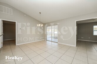 4830 Mill Run Dr, Unit 0611 in New Port Richey, FL - Building Photo - Building Photo