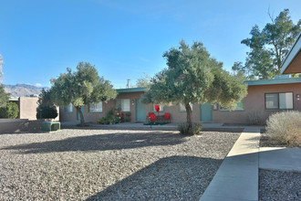 Victoria Arms Apartment in Tucson, AZ - Building Photo - Building Photo