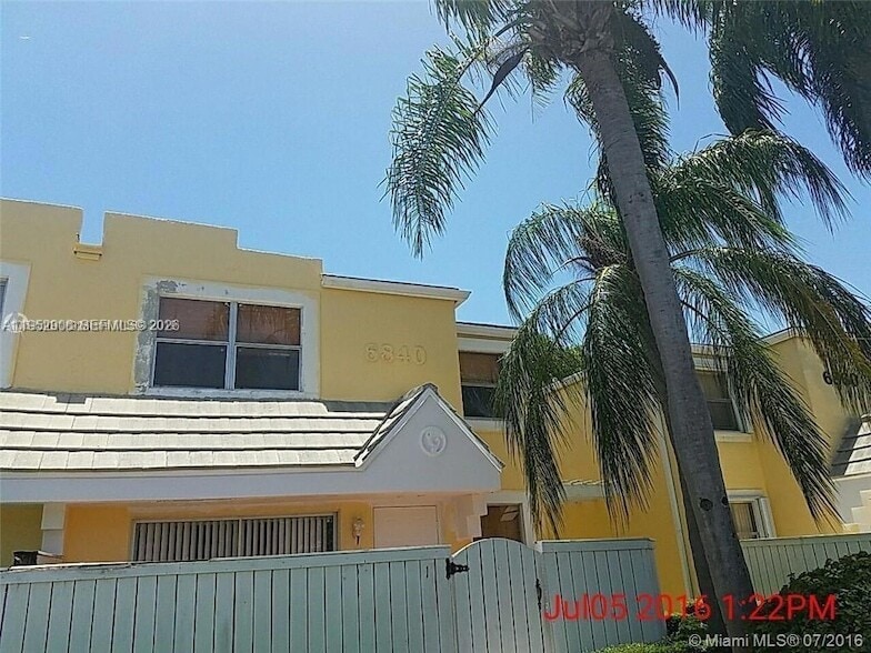 6840 SW 45th Ln, Unit 4 in Miami, FL - Foto de edificio