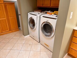 7655 W Sugar Creek Dr in Columbia, MO - Building Photo - Building Photo