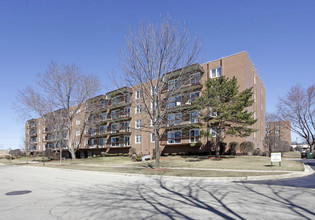 Washington Courte in Niles, IL - Foto de edificio - Building Photo