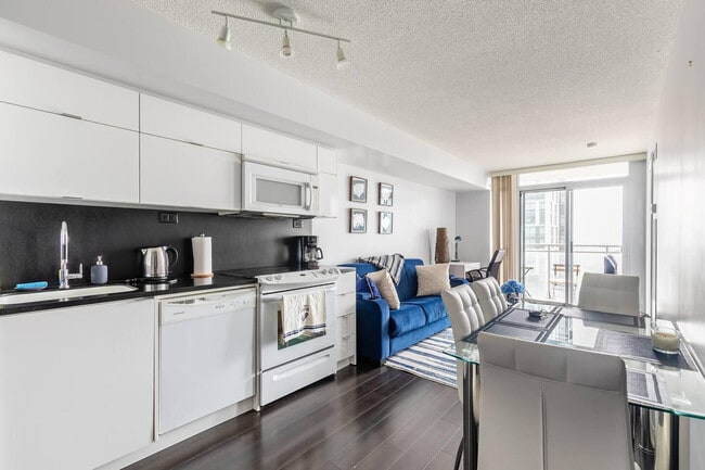 90 Fort York Blvd