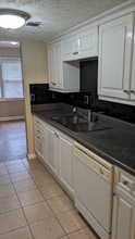 6415 Meadow Rue Dr in Peachtree Corners, GA - Foto de edificio - Building Photo