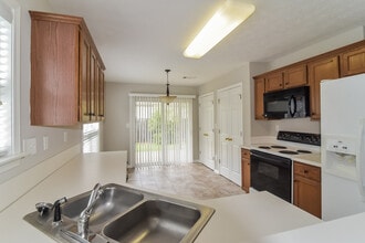 4669 Young Pointe Manor in Montgomery, AL - Building Photo - Building Photo