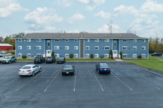 Creekview Estates in Lockport, NY - Building Photo - Building Photo