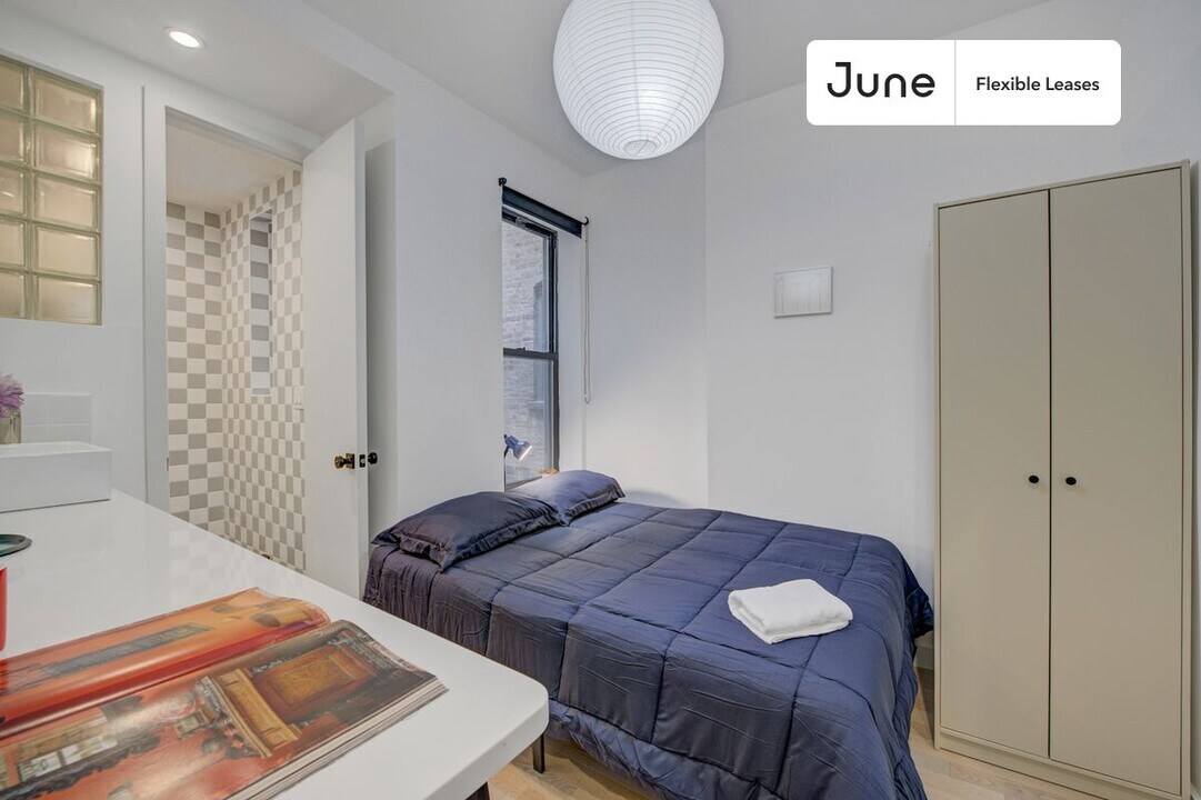 Chic ROOM at The Maison Suydam, Unit 2 in Brooklyn, NY - Foto de edificio