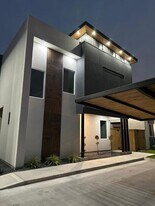 310 E Rogers Rd in Edinburg, TX - Building Photo