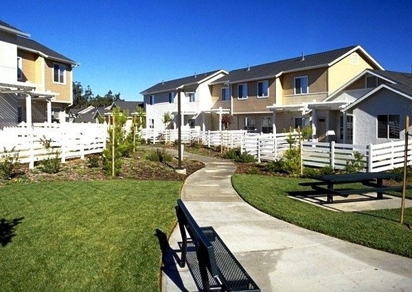 Mariposa Townhomes in Orcutt, CA - Building Photo