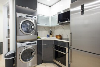 244 E 75th St in New York, NY - Building Photo - Building Photo