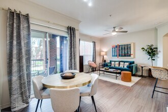 Aventura on Briar Forest in Houston, TX - Building Photo - Interior Photo