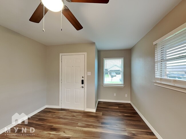 1401 Cardinal Dr in Ennis, TX - Building Photo - Building Photo