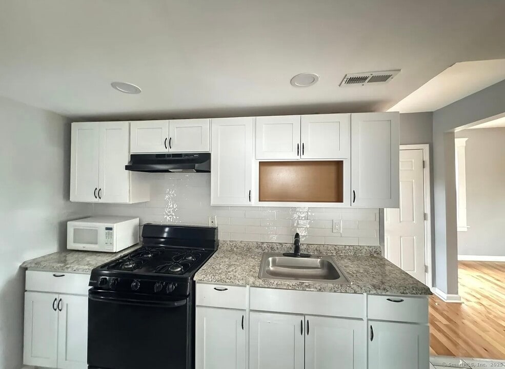 48 Daisy St in New Haven, CT - Building Photo