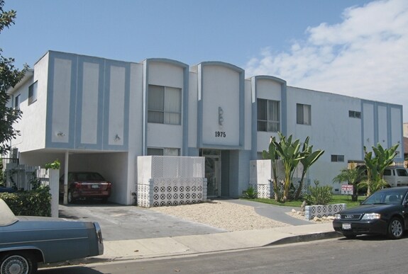 1975 S Corning St in Los Angeles, CA - Building Photo