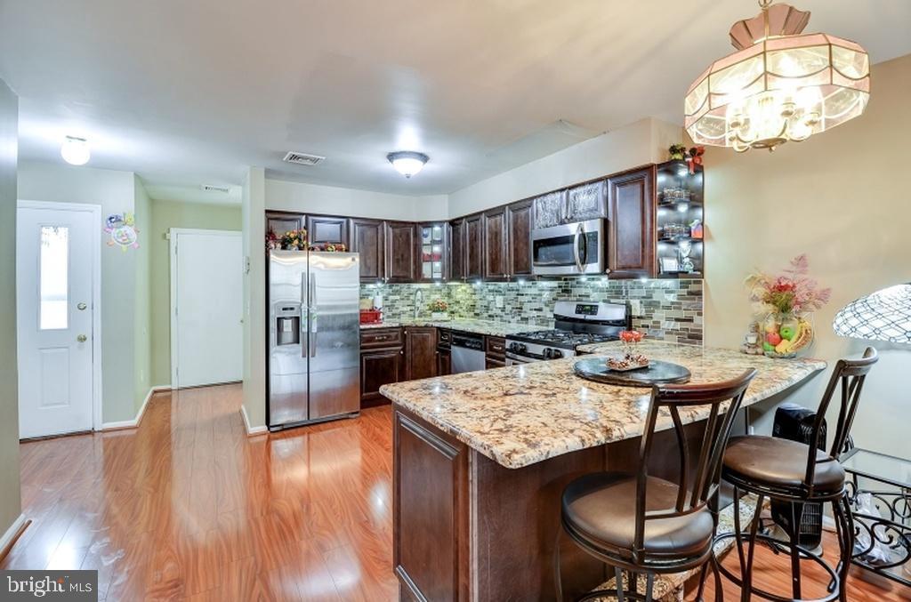 1140 Oakcroft Ln in Franklin Township, NJ - Foto de edificio
