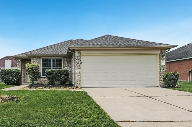 property at 3934 Hawthorn Glen Ct