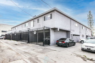 10500 S Vermont Ave in Los Angeles, CA - Building Photo - Building Photo