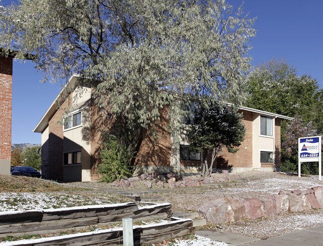 1314 Holland Park Blvd in Colorado Springs, CO - Building Photo - Building Photo