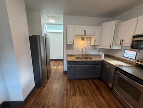 16401 Hwy 99, Unit 2 in Lynnwood, WA - Building Photo - Building Photo