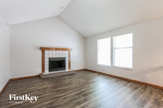 211 Apple Blossom Ln in Belton, MO - Building Photo - Building Photo