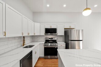 531 E 5th St, Unit 1 in Boston, MA - Foto de edificio - Building Photo