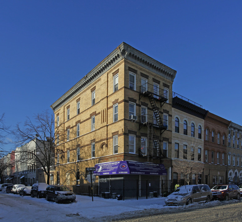 194 Irving Ave in Brooklyn, NY - Building Photo