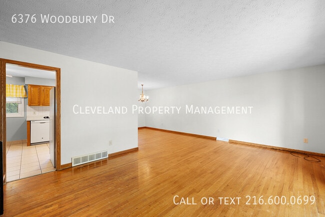 6376 Woodbury Dr in Solon, OH - Building Photo - Building Photo
