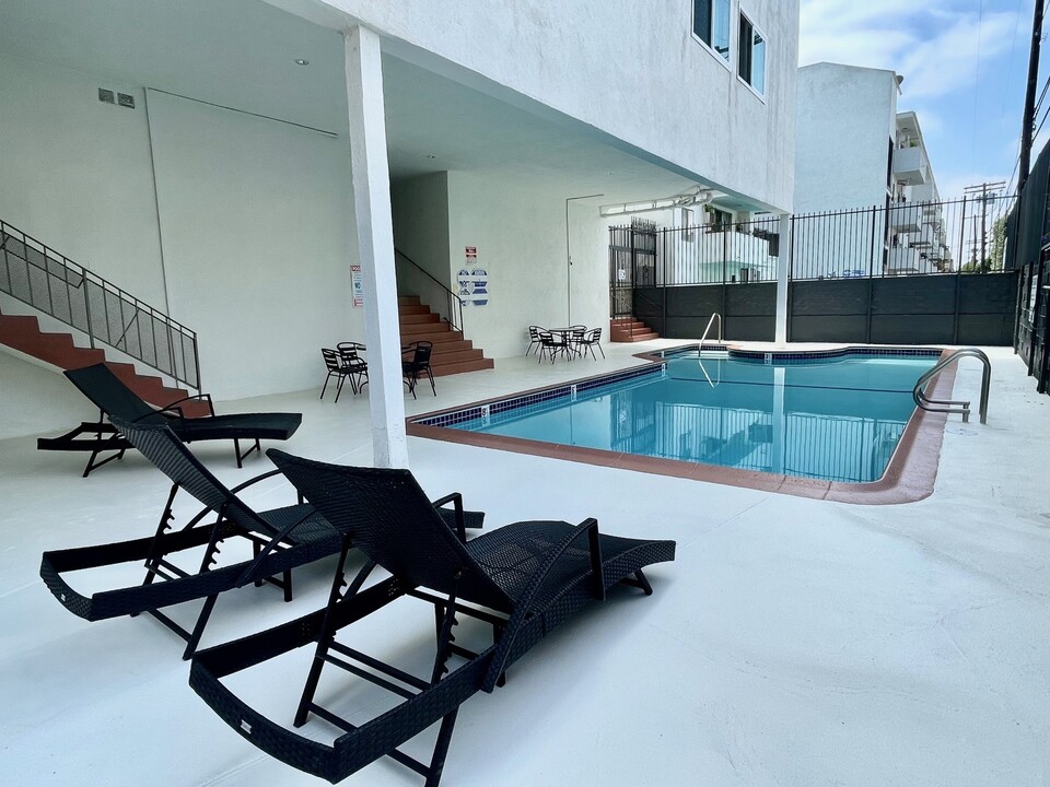 St. Andrews Place Apartments in Los Angeles, CA - Building Photo