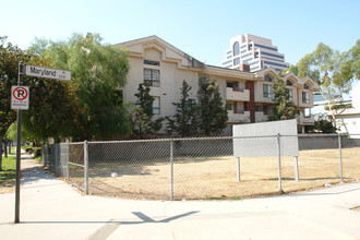 621 N Louise St in Glendale, CA - Building Photo - Building Photo