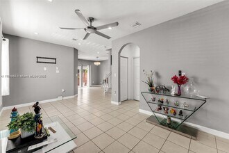 9371 SW 221st St in Cutler Bay, FL - Foto de edificio - Building Photo