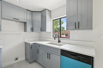 10344 NW 29th Ave in Miami, FL - Building Photo - Building Photo