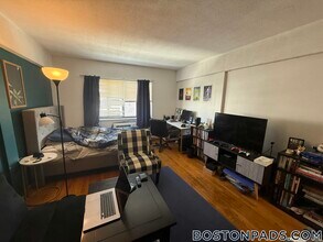 1110 Commonwealth Ave, Unit 510 in Boston, MA - Foto de edificio - Building Photo