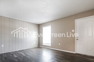 5267 Broken Oak Dr in Memphis, TN - Building Photo - Building Photo