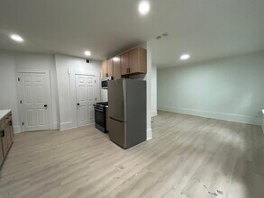 2301 N Leavitt St, Unit 2RR in Chicago, IL - Foto de edificio - Building Photo