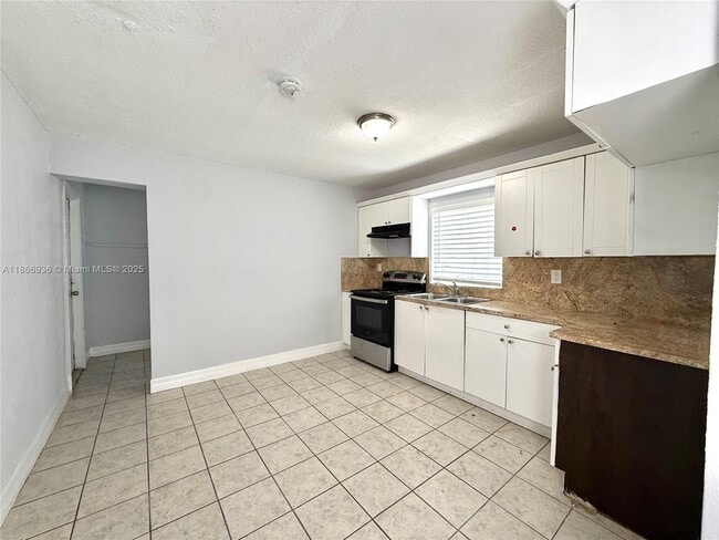 15800 NW 39th Pl in Opa Locka, FL - Building Photo - Building Photo