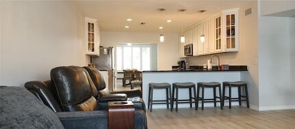 2431 Franciscan Dr in Clearwater, FL - Building Photo - Building Photo