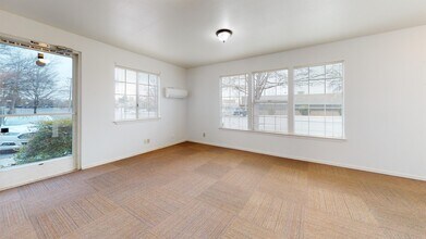 2371 Washington Ave-Unit -D in Oroville, CA - Foto de edificio - Building Photo