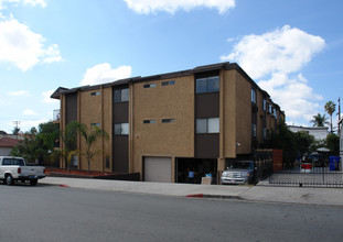 Estrella Senior Apartments in San Diego, CA - Foto de edificio - Building Photo