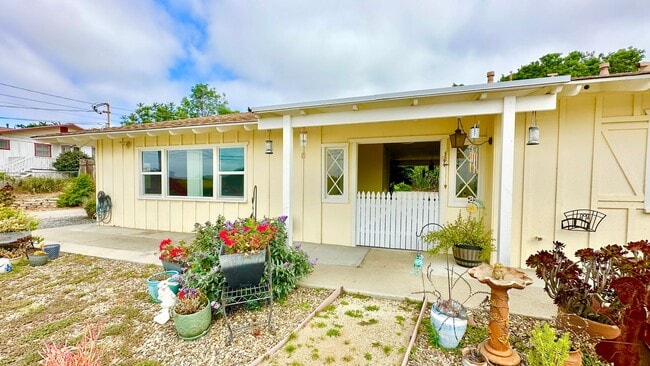 1744 Vía Entrada in Fallbrook, CA - Building Photo - Building Photo